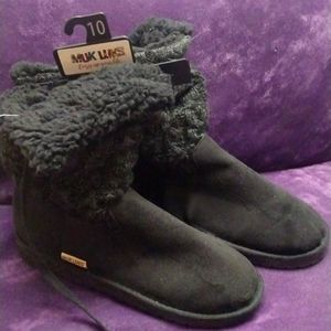New Women's muk luks black fuzzy lined boots